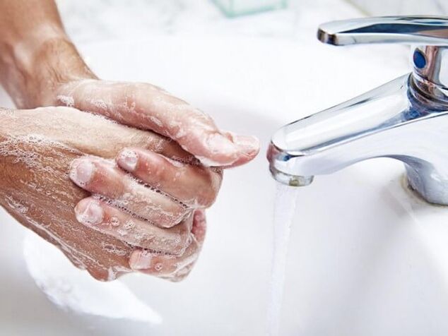 Se laver les mains pendant la vermifugation